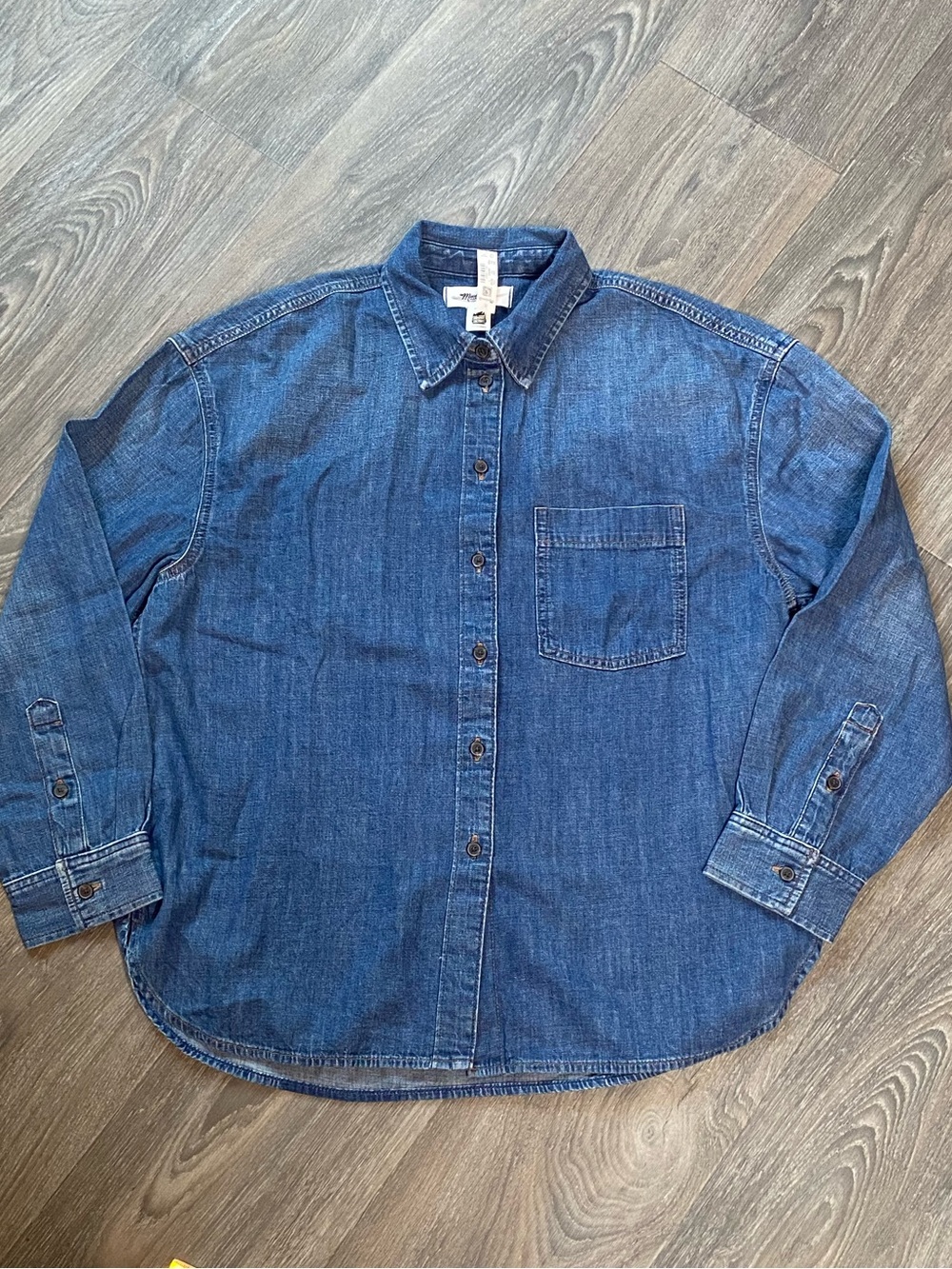 Madewell The Easy Shirt In Denim Button Down Oversized Shirt in Denim - Picture 5 of 10